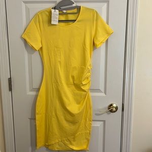 NWT. Missufe Yellow Short Sleeve dress with cinched side. Size M.